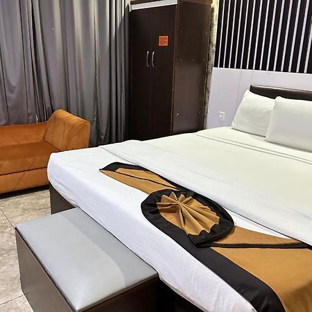 Msquare Hotel Gra Ikeja Bagian luar foto
