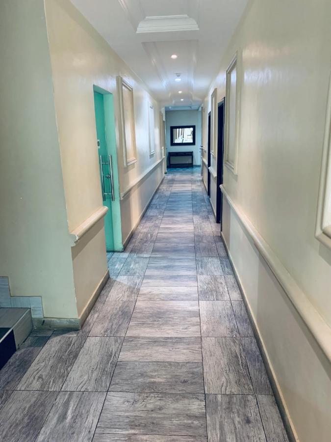 Msquare Hotel Gra Ikeja Bagian luar foto