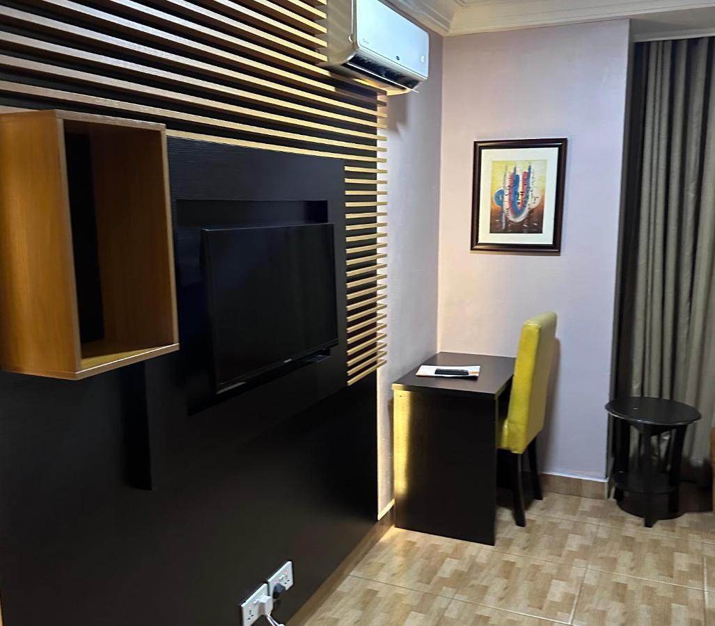 Msquare Hotel Gra Ikeja Bagian luar foto
