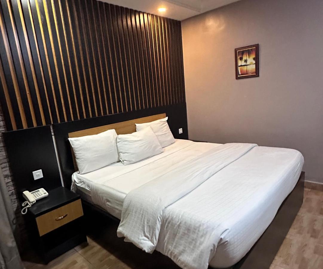 Msquare Hotel Gra Ikeja Bagian luar foto