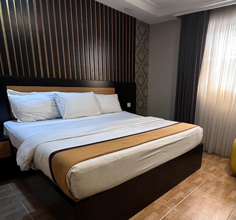 Msquare Hotel Gra Ikeja Bagian luar foto