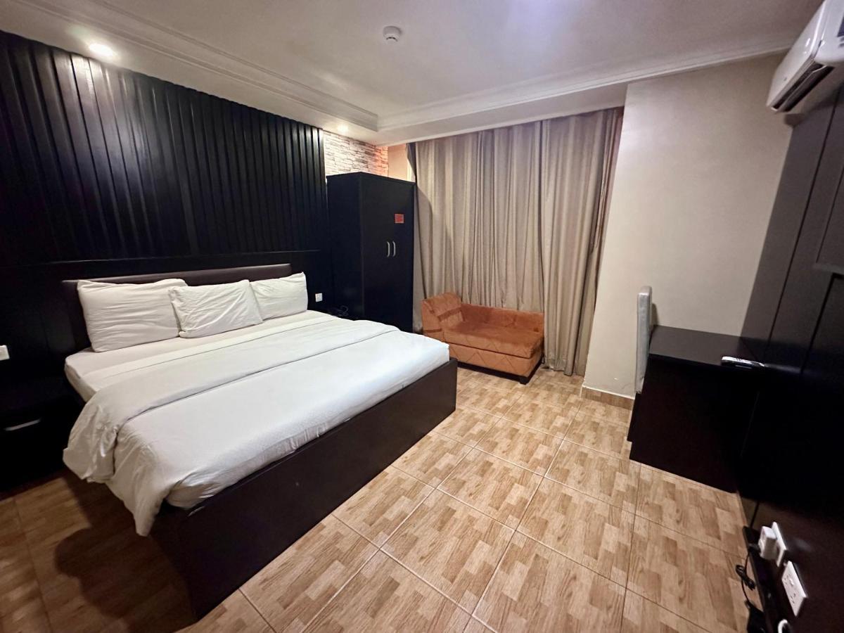 Msquare Hotel Gra Ikeja Bagian luar foto