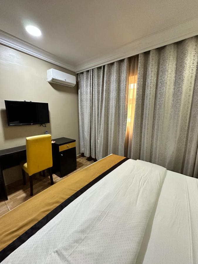 Msquare Hotel Gra Ikeja Bagian luar foto
