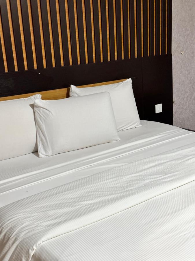 Msquare Hotel Gra Ikeja Bagian luar foto