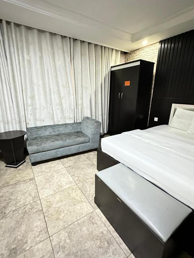 Msquare Hotel Gra Ikeja Bagian luar foto