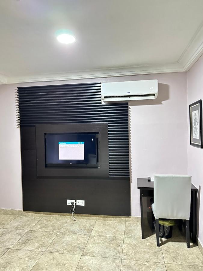 Msquare Hotel Gra Ikeja Bagian luar foto