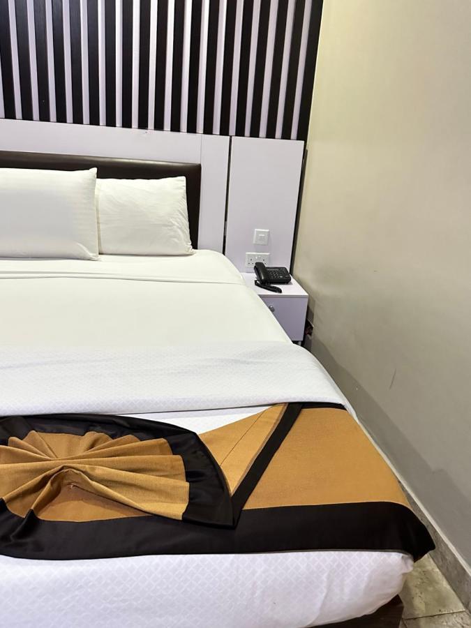 Msquare Hotel Gra Ikeja Bagian luar foto