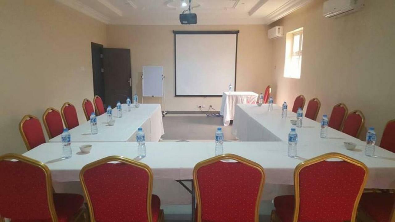 Msquare Hotel Gra Ikeja Bagian luar foto