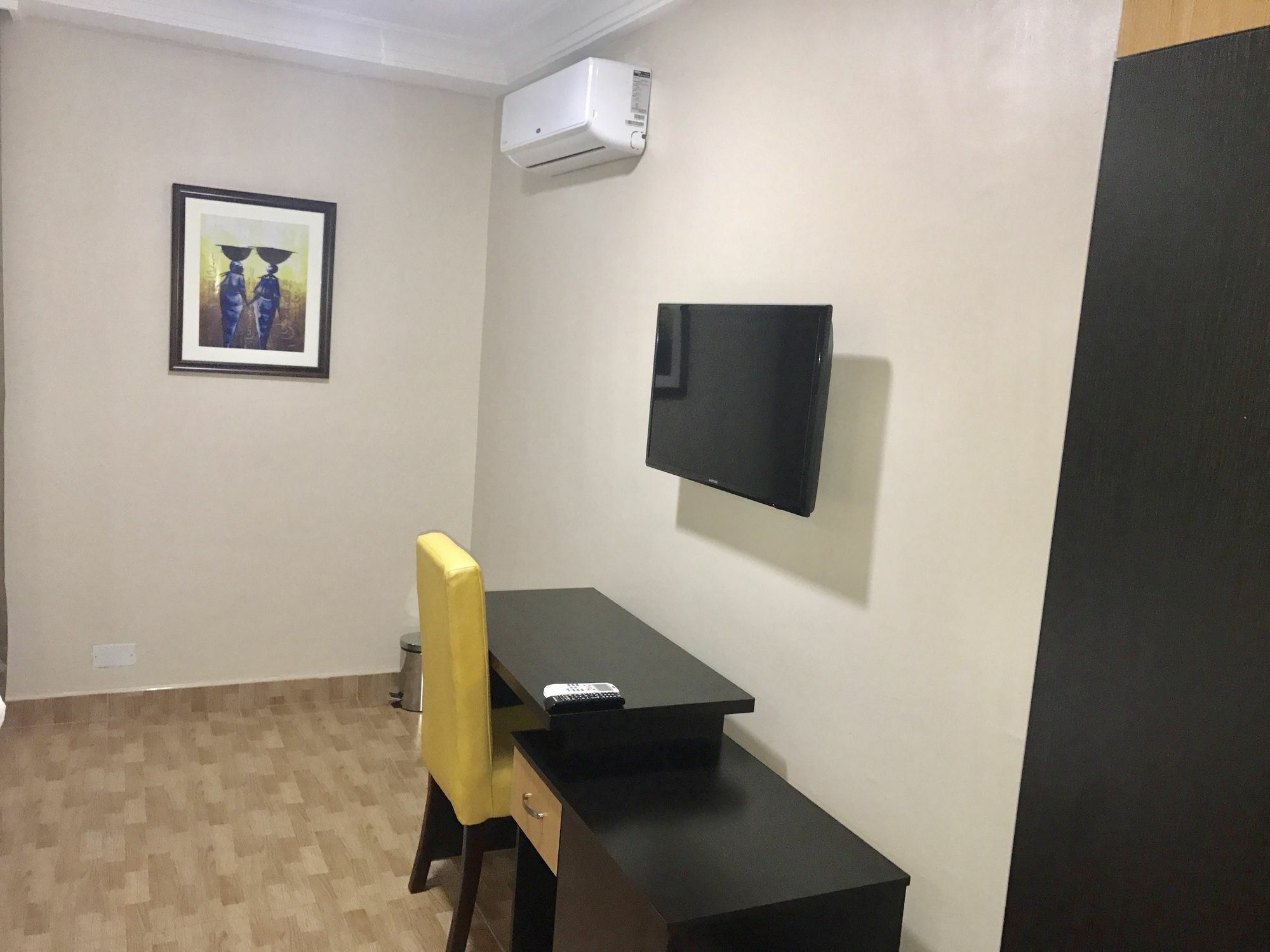 Msquare Hotel Gra Ikeja Bagian luar foto