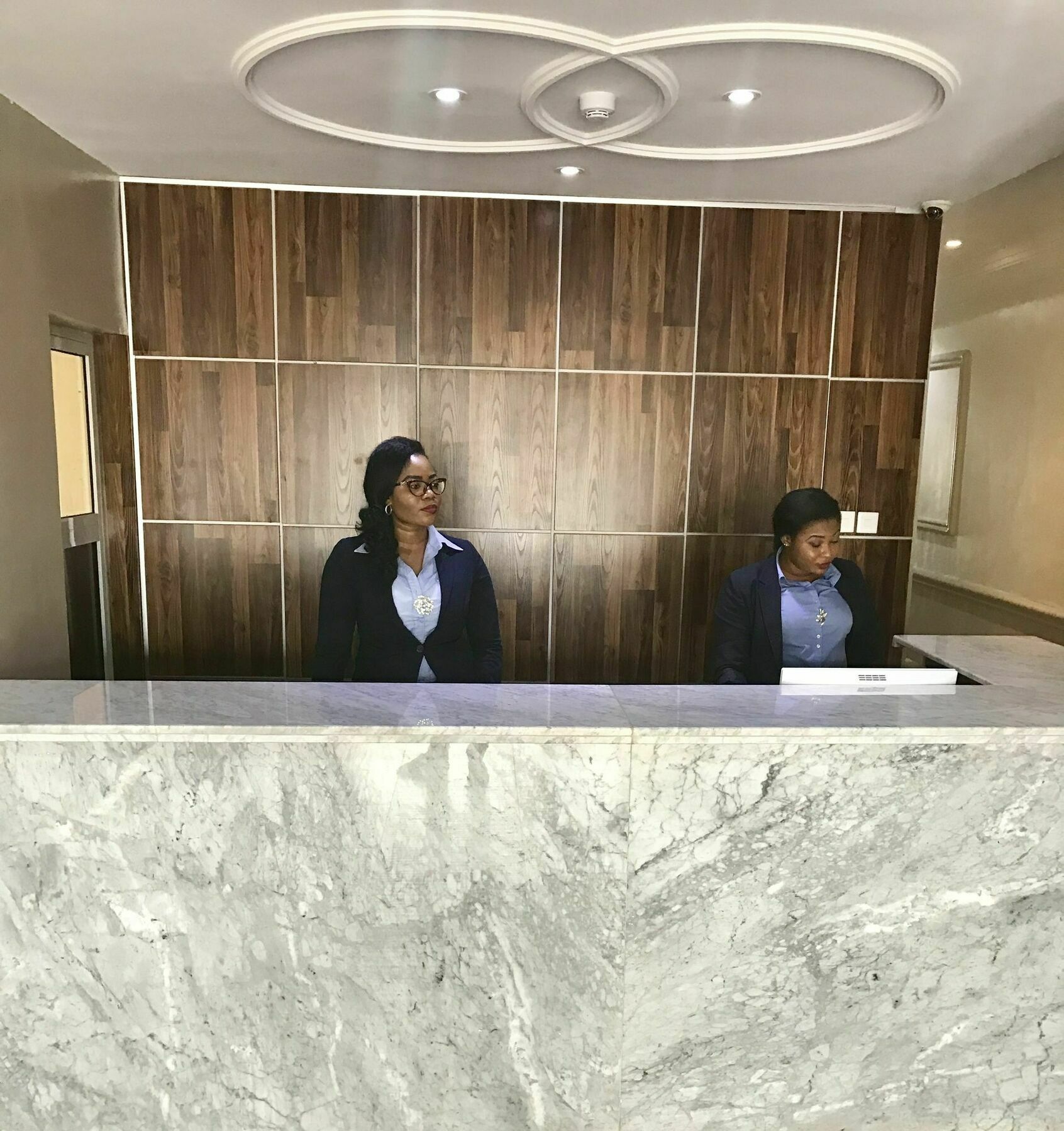 Msquare Hotel Gra Ikeja Bagian luar foto