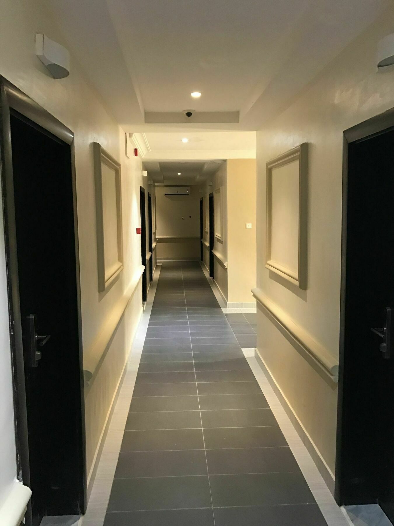 Msquare Hotel Gra Ikeja Bagian luar foto