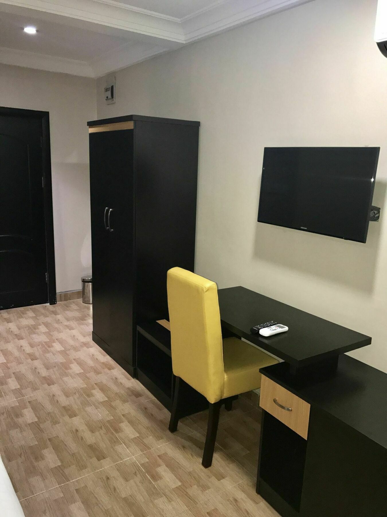 Msquare Hotel Gra Ikeja Bagian luar foto