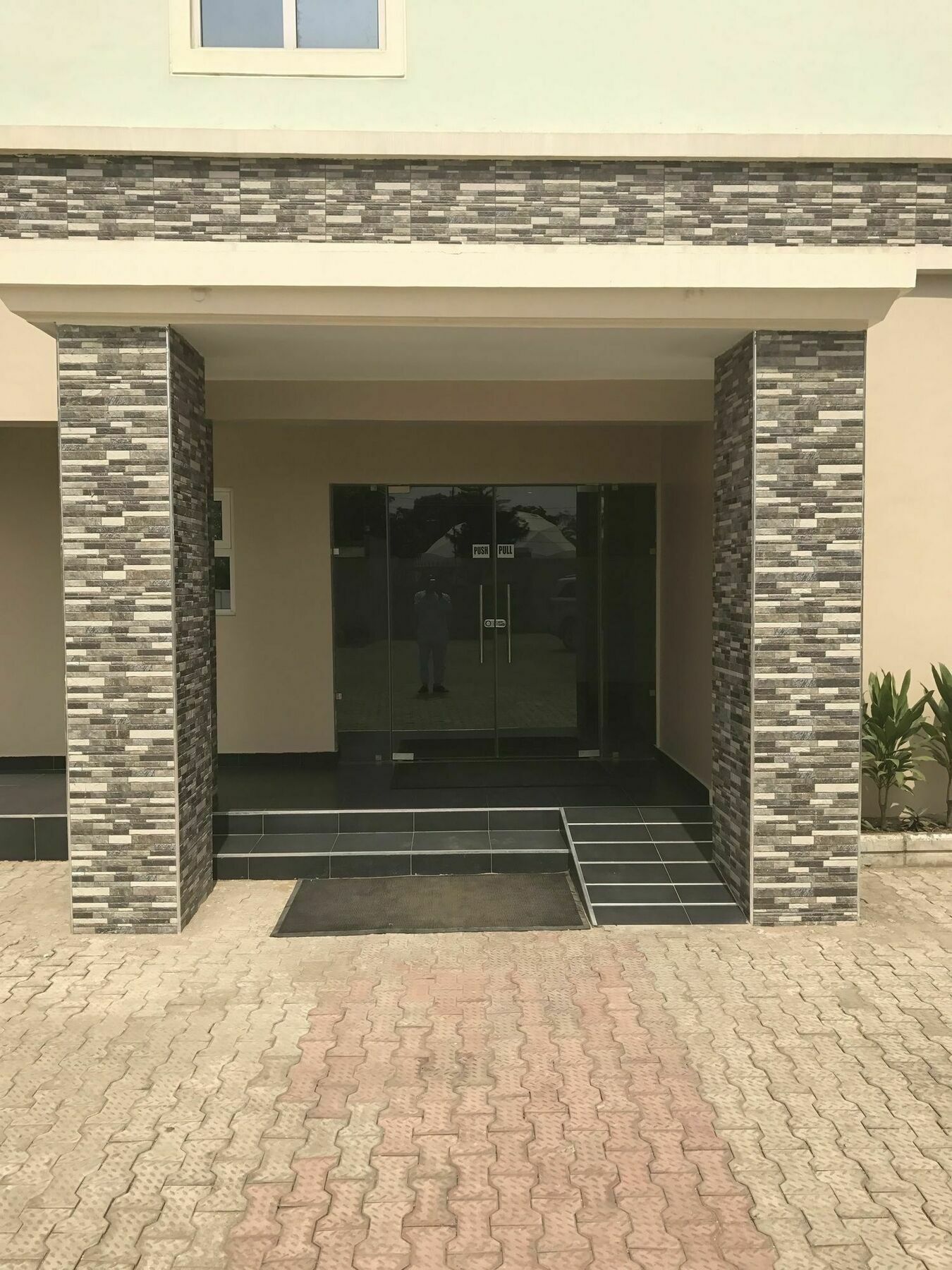 Msquare Hotel Gra Ikeja Bagian luar foto