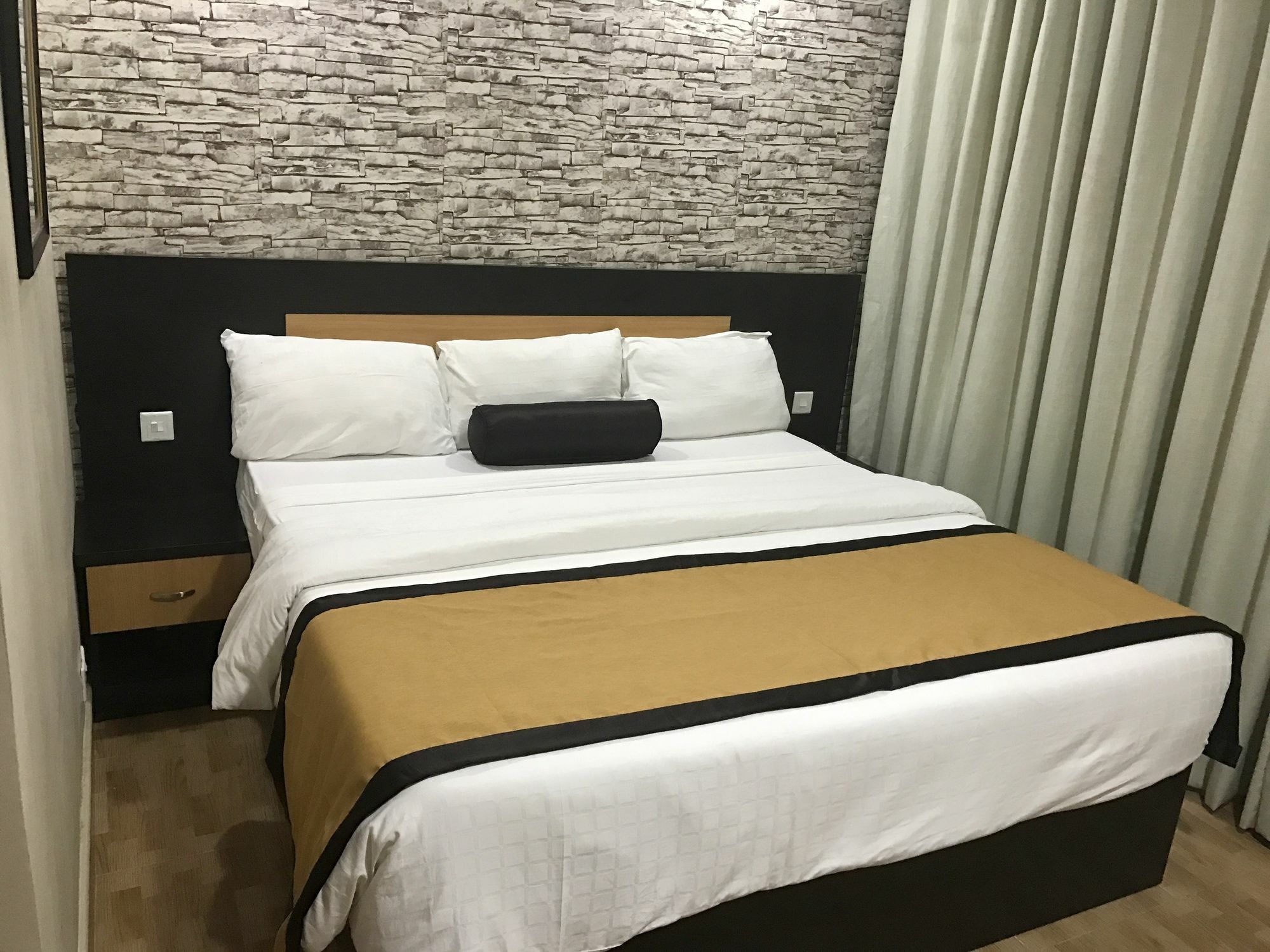 Msquare Hotel Gra Ikeja Bagian luar foto