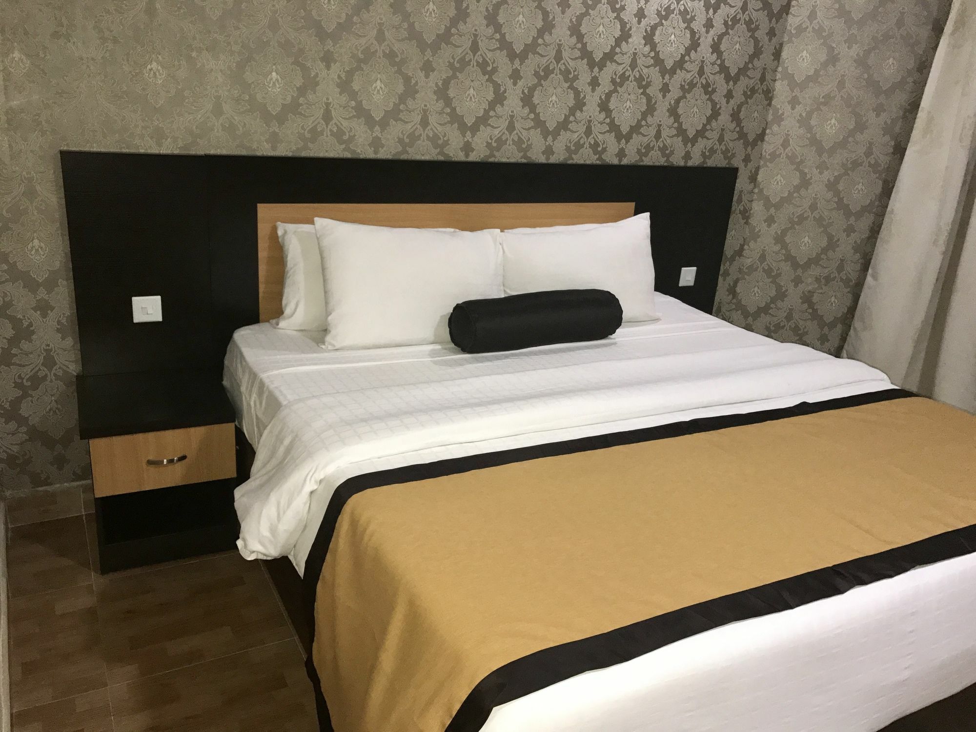 Msquare Hotel Gra Ikeja Bagian luar foto