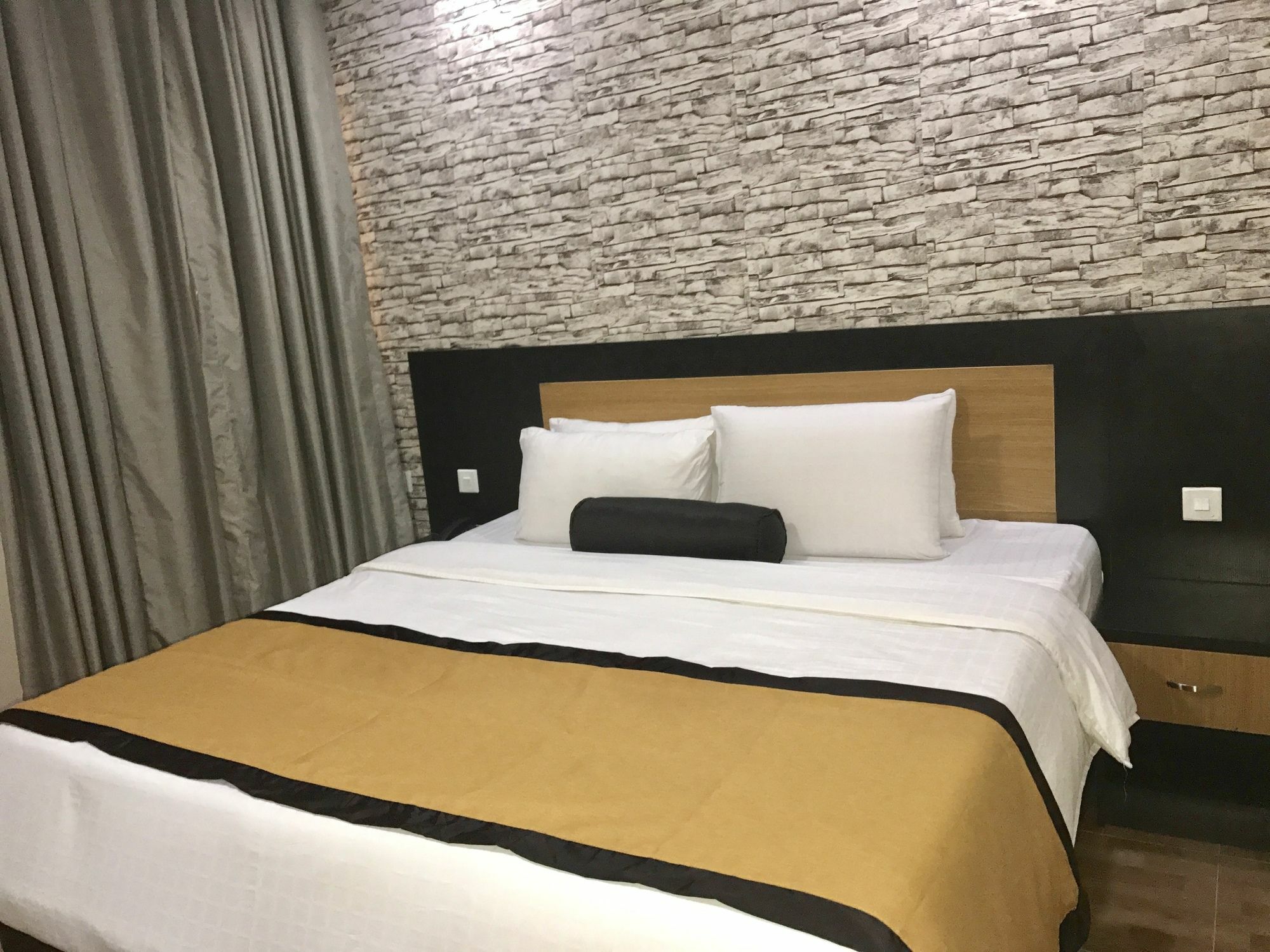 Msquare Hotel Gra Ikeja Bagian luar foto